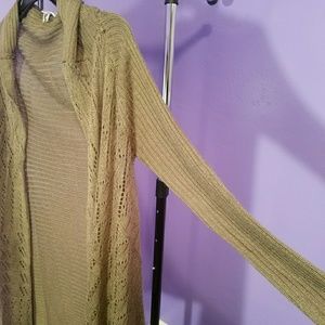 Taupe cardigan with open style